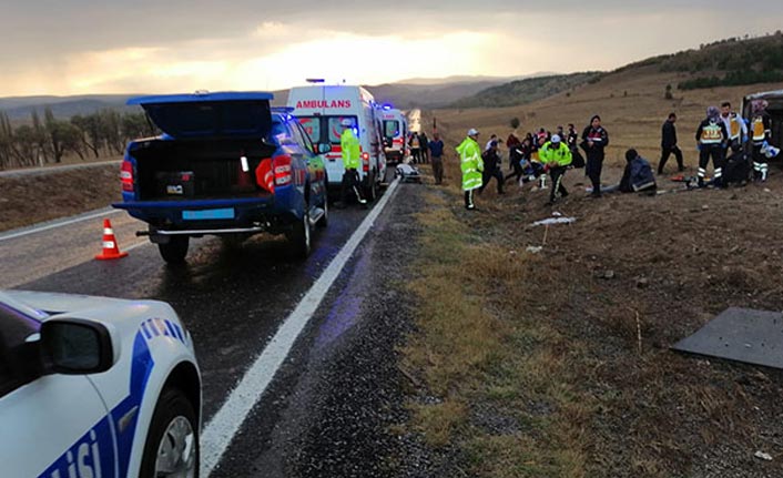 Öğrencileri taşıyan otobüs devrildi!