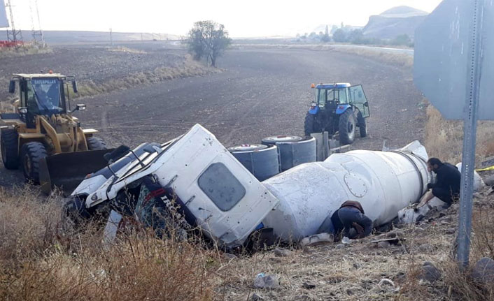 Yozgat'ta beton mikseri devrildi