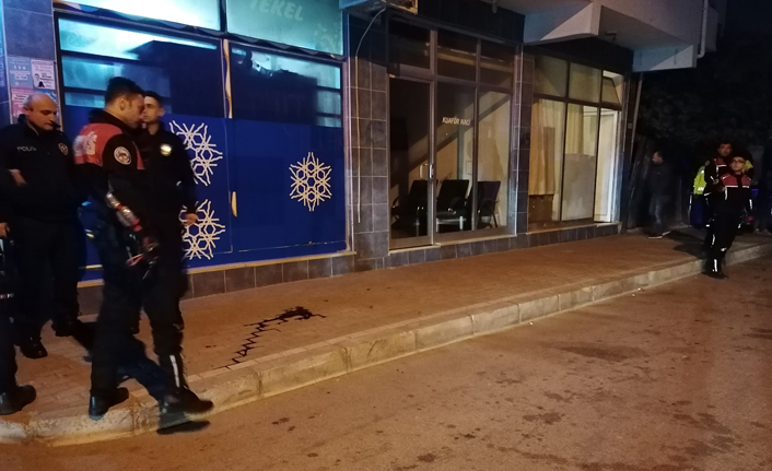 Sokak ortasında abi kardeşe silahlı saldırı!