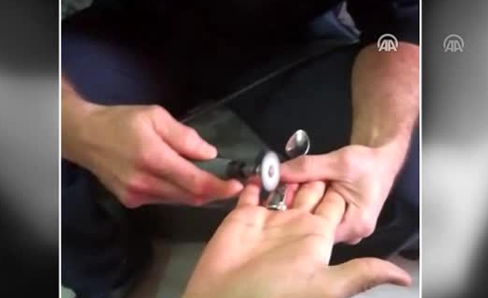 Dakikalarca uğraştı, itfaiye ekipleri 3 dakikada çıkardı