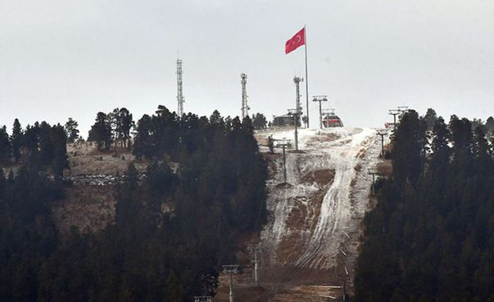 Cıbıltepe Kayak Merkezi'ne mevsimin ilk karı yağdı