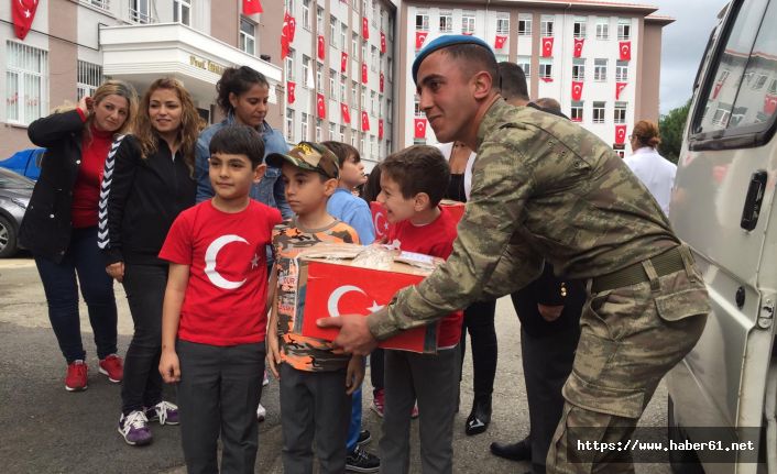 Trabzon’da Prof. İhsan Koz öğrencilerinden Mehmetciğe mektup ve fındık!