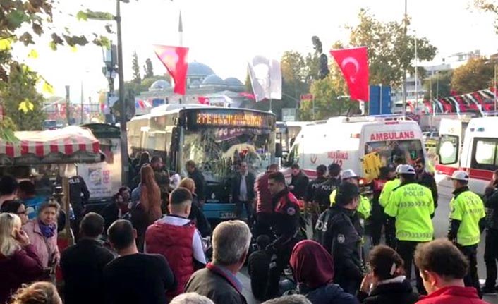 Otobüs durağa daldı! Yaralılar var