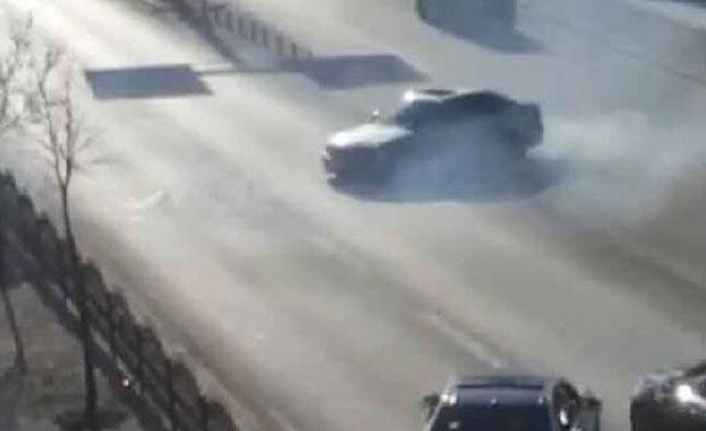 Yolu kapatıp drif yapan sürücüye para cezası!