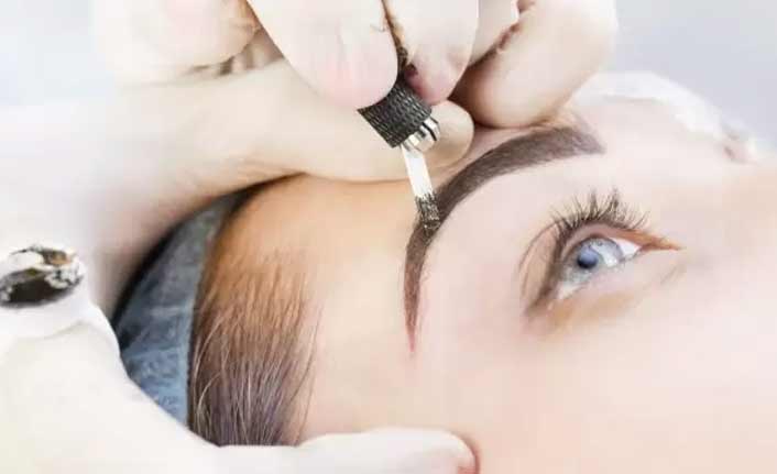 Dr. Biran Ekici: Doğru Kaş Şekillendirme Kadınların Psikolojisini Etkiliyor