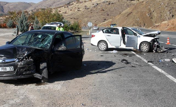 Araçlar hurdaya döndü! Yaralılar var