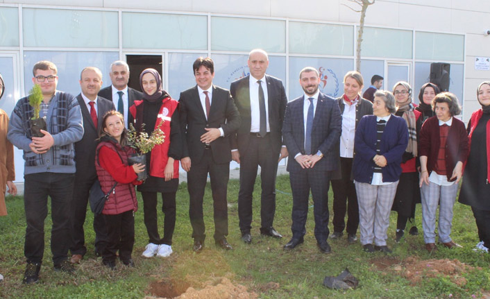 Trabzon’da ‘Geleceğe Nefes’ Seferberliğinde Fidanlar Toprakla Buluştu