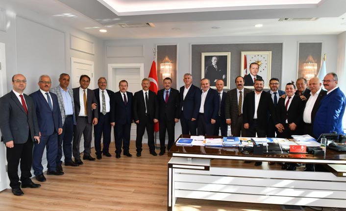 Büyükşehir meclis üyeleri Genç'i ziyaret etti