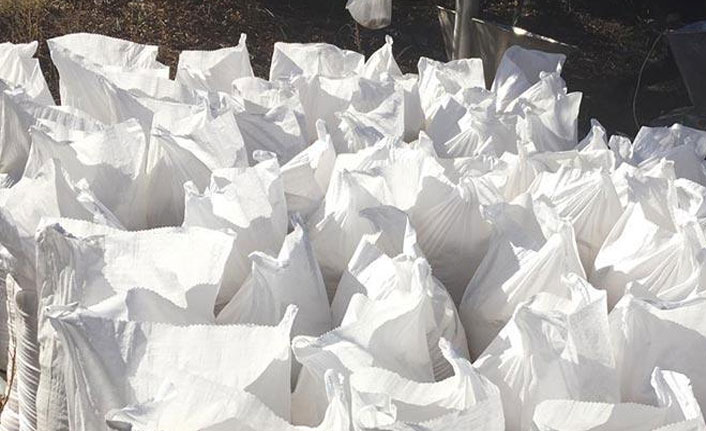 Böcekli unları vatandaşa satacakken yakalandılar!