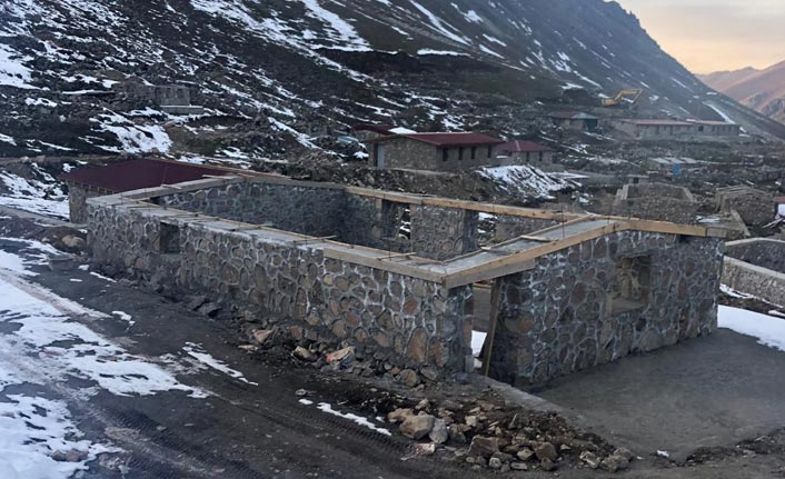 Rize yaylalarında kaçak yapılar yıkılıyor