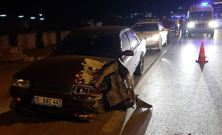 Çorum'da iki otomobil çarpıştı