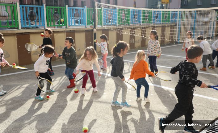 Minik öğrenciler tenisle tanıştı