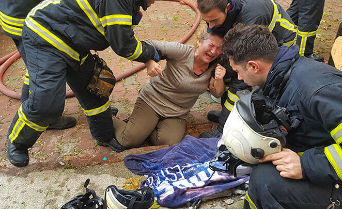 Yangında 3 kedisi ölen kadın sinir krizi geçirdi