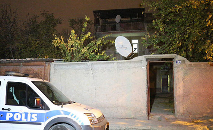 Elinden kaçan karısını tekrar eve götürüp...