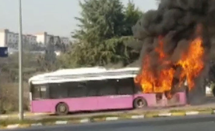 Düzce'de halk otobüsü alev alev yandı