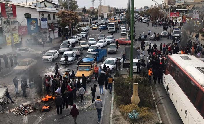 İran'da benzin zammı protestoları sürüyor