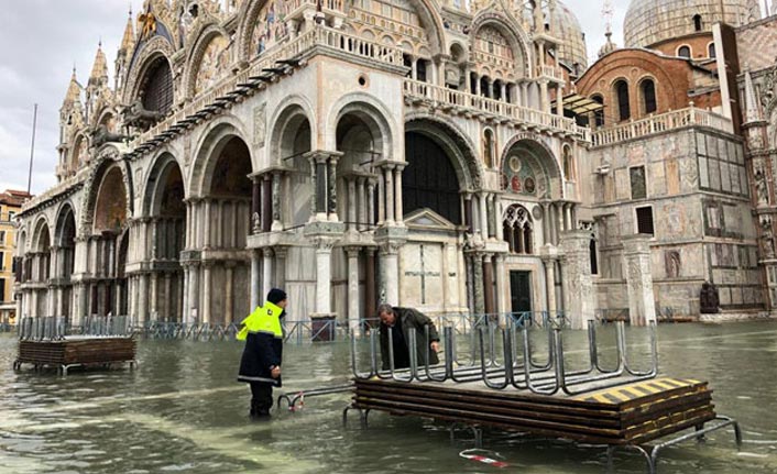Venedik yeniden sular altında