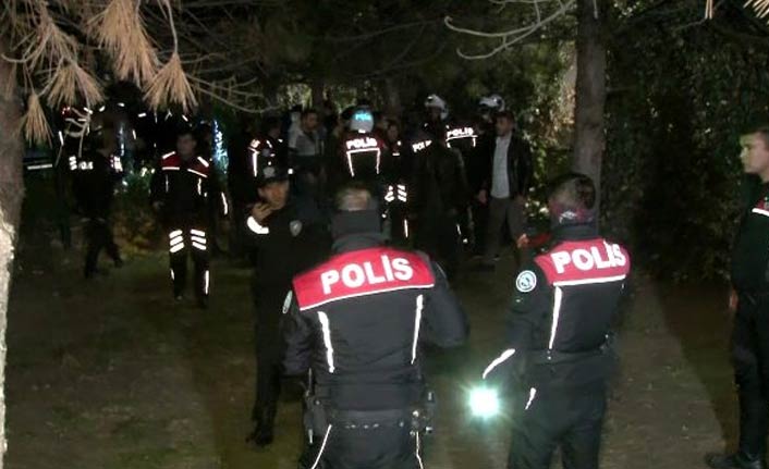 Silahıyla firar eden asker etrafa rastgele ateş açtı, kendini vurdu