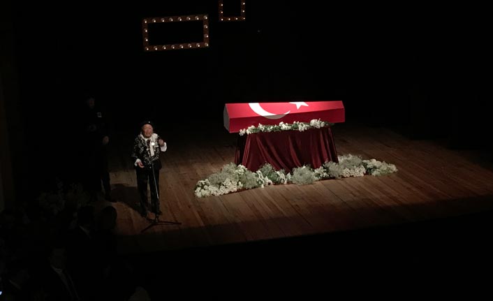 Yıldız Kenter'e veda