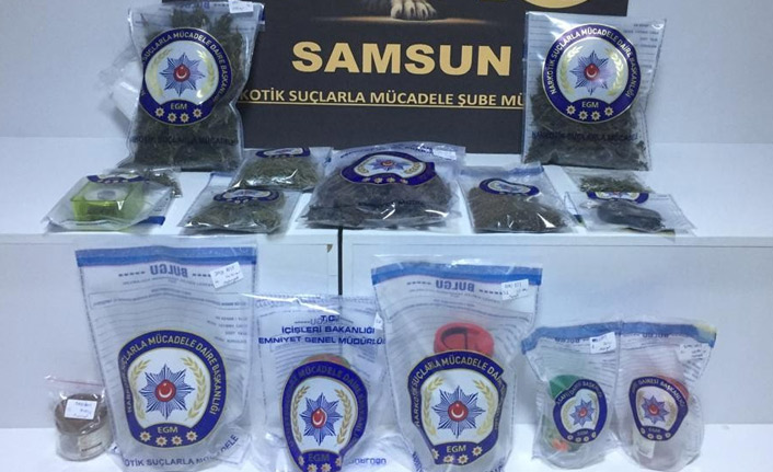 Evde paketler halinde uyuşturucu yakalandı