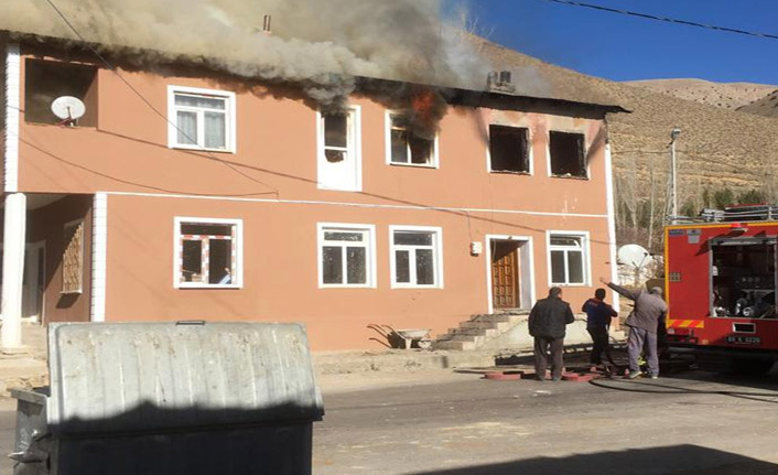 Facia! Yangında 2'si çocuk 3 kişi öldü