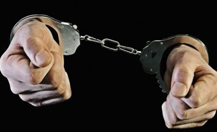 Elleri kelepçeli firar etti her yerde aranıyor!