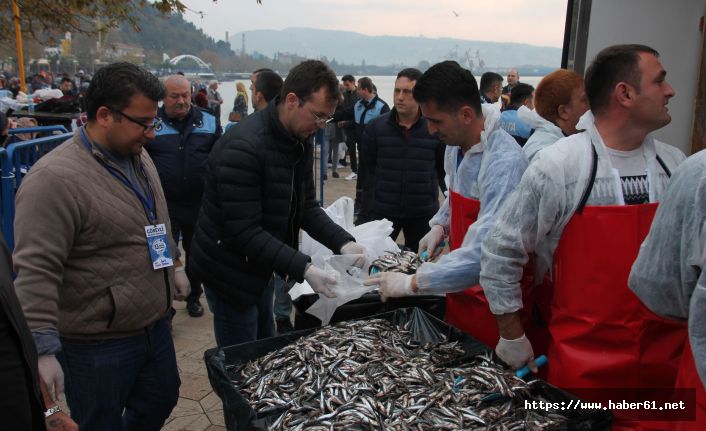 10 ton hamsi dağıtıldı!