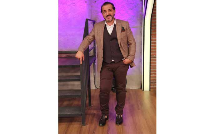 Ünlü şef Mehmet Yalçınkaya'nın, eli neden hep cebinde?