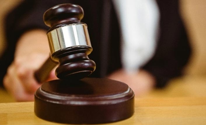 Kaldırım taşı 'silah' sayıldı