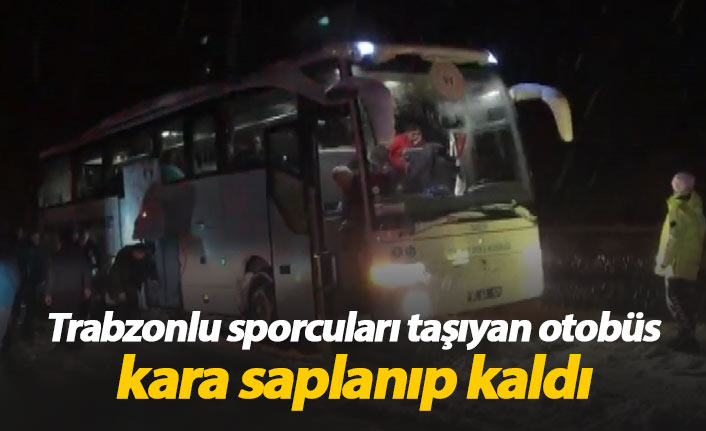Trabzonlu sporcuların otobüsü kara saplandı