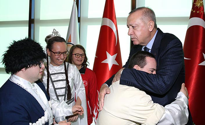 Cumhurbaşkanı Erdoğan, engelliler ile buluştu