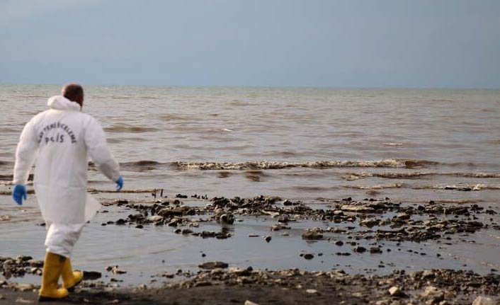 Van gölünde sular çekilince ortaya çıktı - İncelemeler sürüyor...