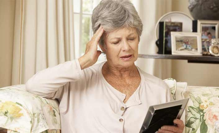 Alzheimer Sadece Yaşlıları Vurmuyor: Uzmandan Erken Tanı Uyarısı