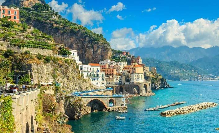 50 yaşındaki anneyi ilaçla bayıltıp 5 kişi tecavüz etti!