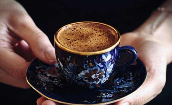 Her 100 Kişiden 63'ü Türk Kahvesini 'karşılıklı sohbet' için içiyor