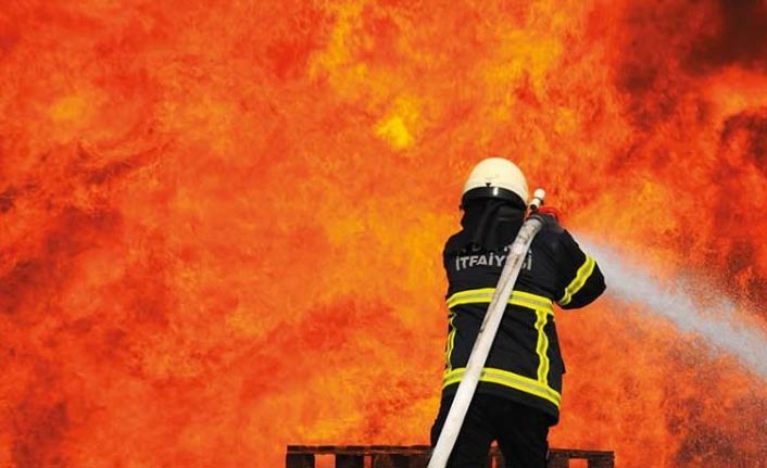 Anne ve 4 çocuk yangından son anda kurtarıldı