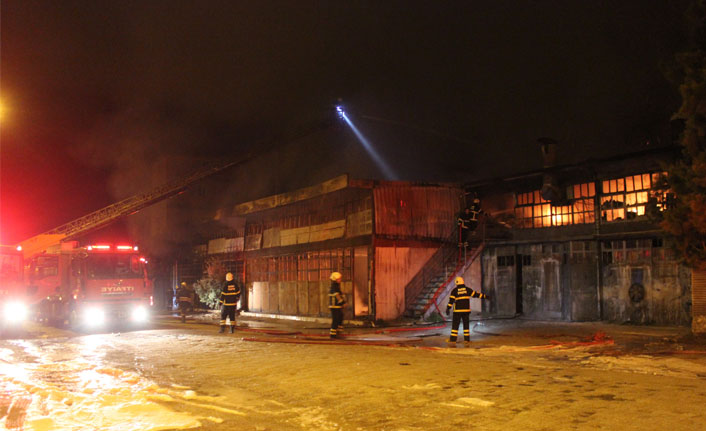 Hatay’da sanayi sitesinde yangın