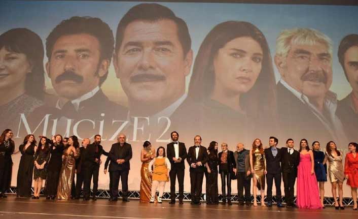 "Mucize 2 Aşk" filminin ekibi tam kadro İzmir galasına katılacak