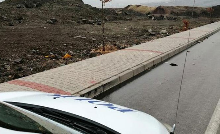 Karısını bıçakladı yol kenarında attı!