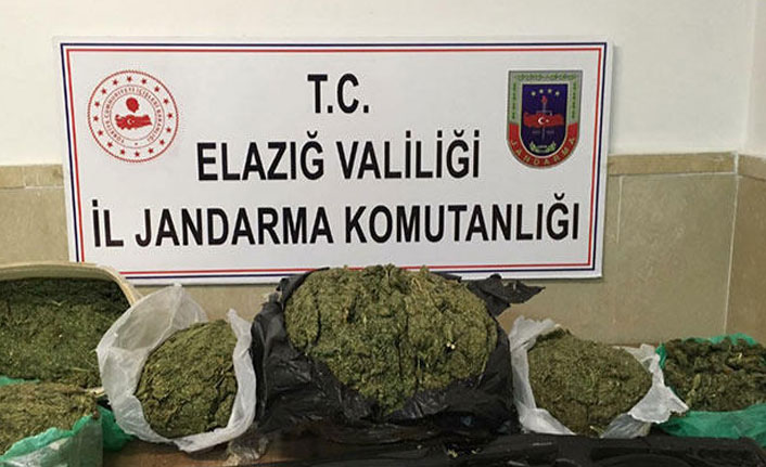 Şüpheli araçtan 12 kilo esrar çıktı