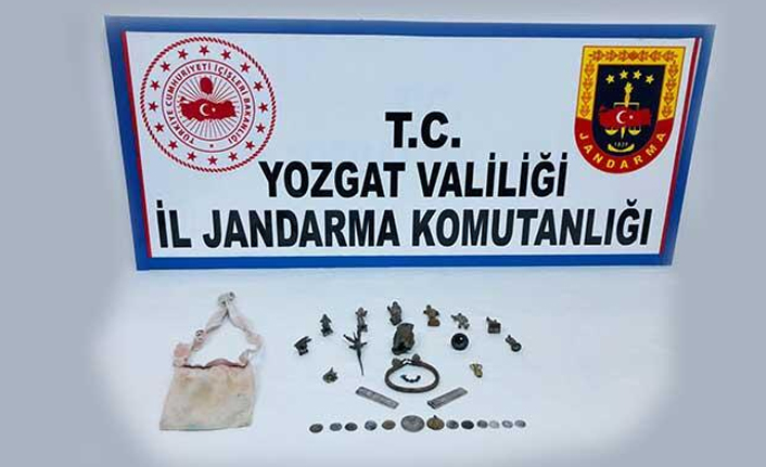 Otobüsteki yolcunun çantasından tarihi eserler çıktı