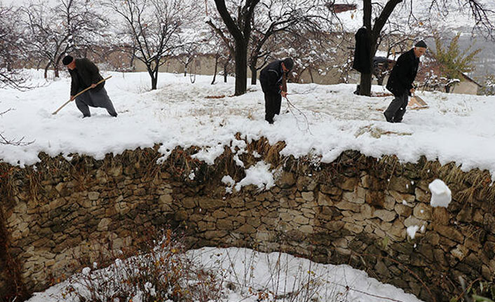 Kışın yağan karı saklayıp yazın satıyorlardı