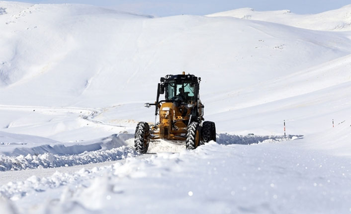 Van'da 16 yerleşim yeri yolu kapandı