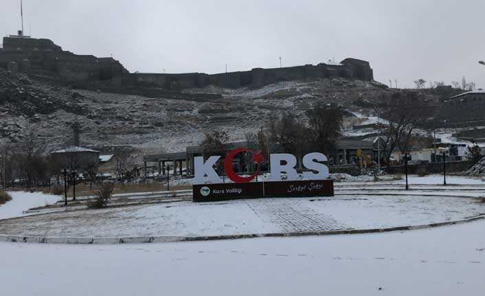 Kars’ta kar yağışı etkili oluyor