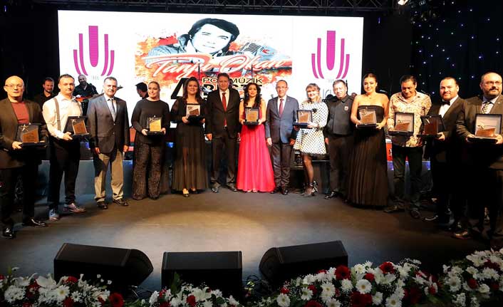 Besteler Tanju Okan için yarıştı