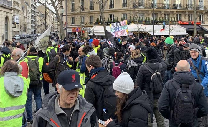 Sarı yeleklilerin gösterileri 57. haftasında