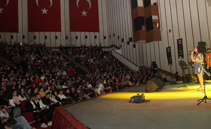 Tuğçe Kandemir’den Trabzon'da muhteşem konser