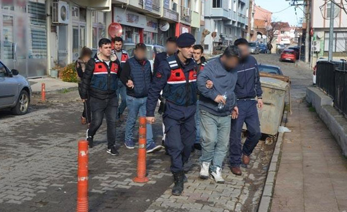 Takibe alınan kamyonetten çıktılar!