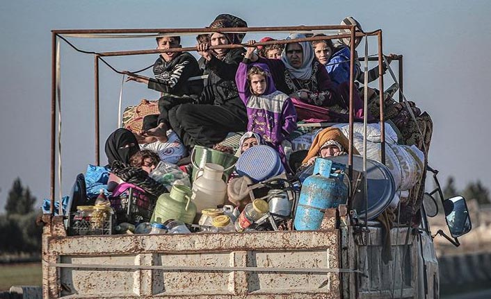 Son 24 saatte 12 bin sivil sınır hattına yakın bölgelere göç etti