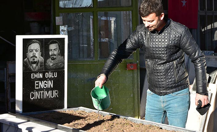 Rüyada öldüğünü gördü, mezarını kendi yaptı